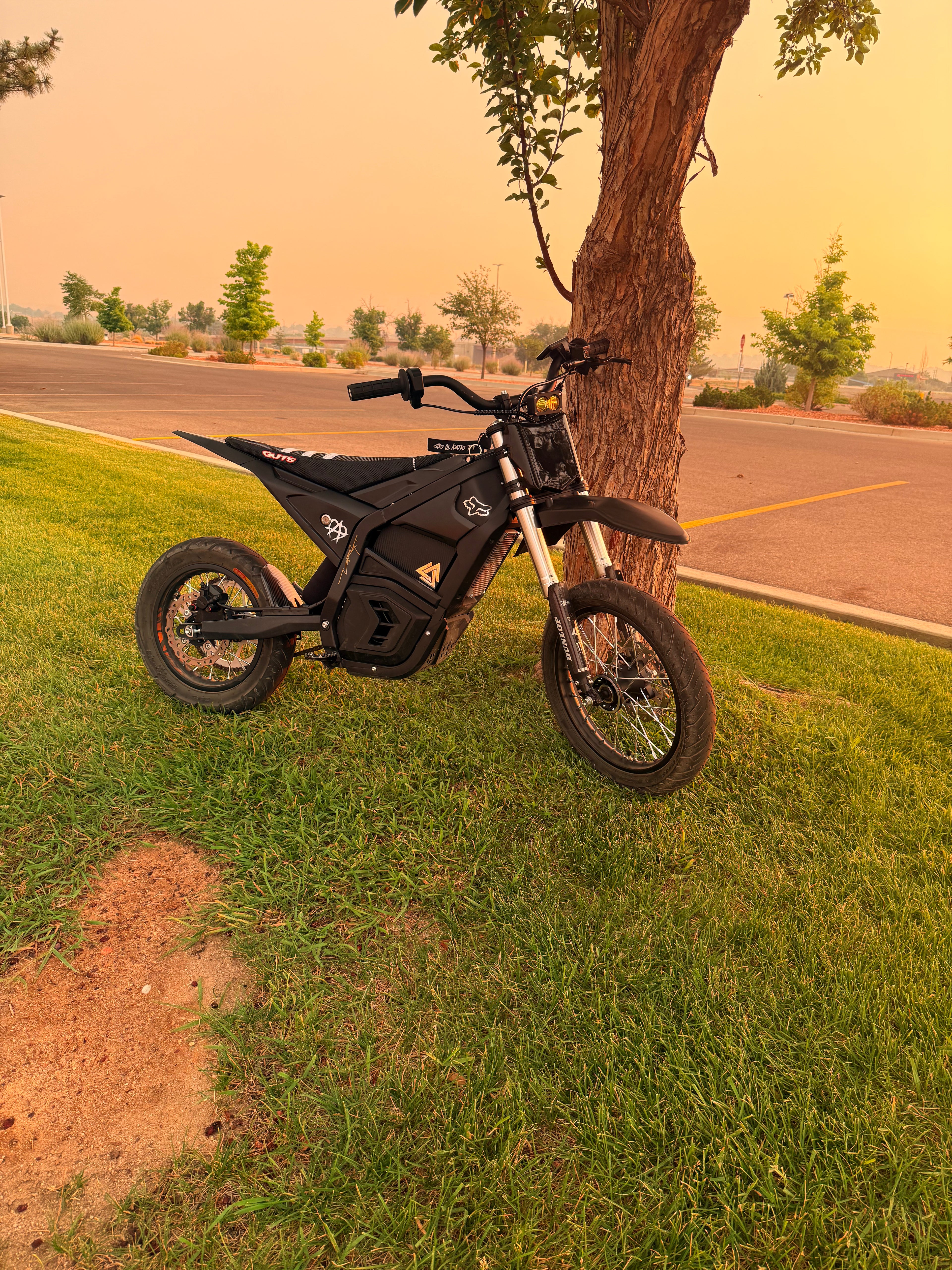 motocutz plate (PRE ORDER)